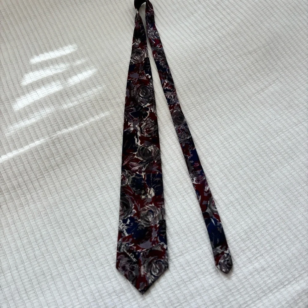 Oscar De La Renta Studio Mens Vintage Floral Neck Tie Made in USA Red Blue White